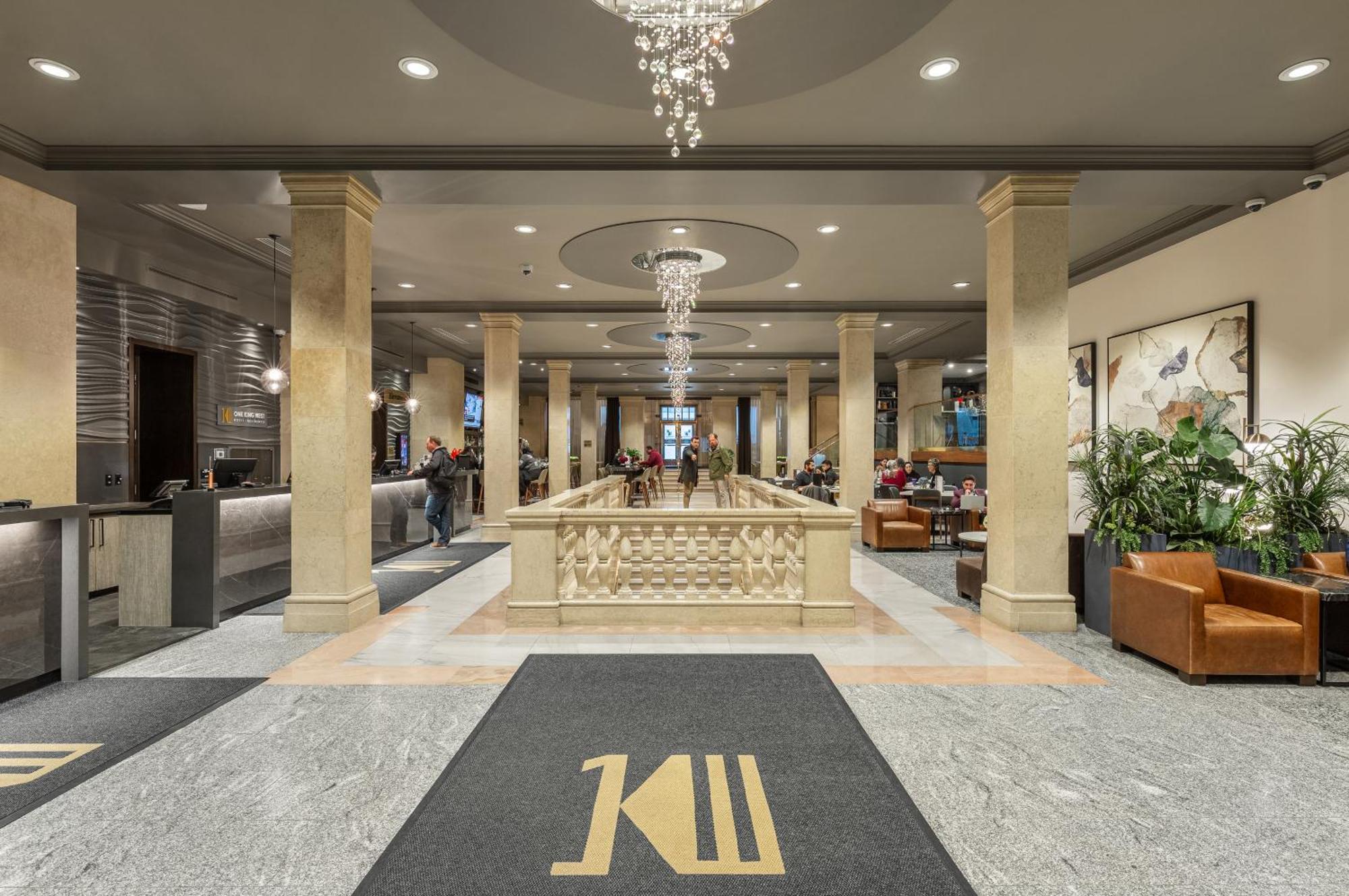 One King West Hotel And Residence Торонто Экстерьер фото